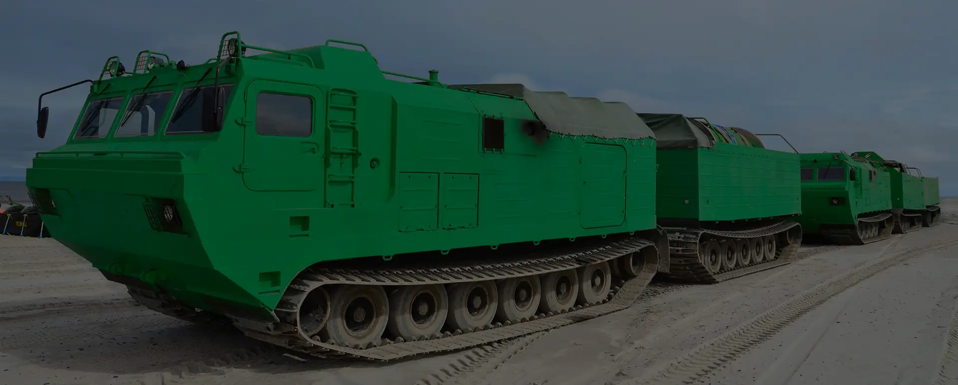 Услуги перевозки вездеходов и воинских грузов под ключ в городе Корсаков (Дальневосточный округ - Сахалинская область - Сахалин) по всей России и странам СНГ.